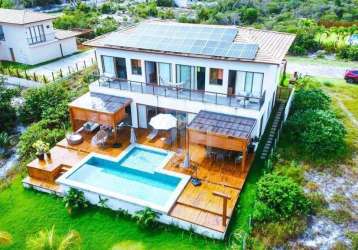 Casa a venda em praia do forte, litoral norte da bahia - condomínio praia bella, acesso direto à praia, 5 suítes de alto padrão porteira fechada.