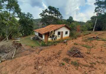 Chácara á venda com 02 quartos, pomar, terreno de 2000m² em itatiaiuçu mg!