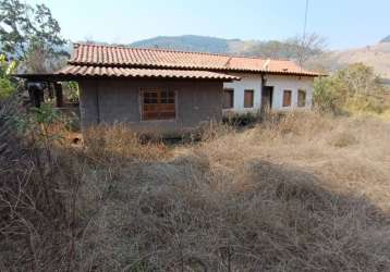 Casa simples com 03 quartos sendo 01 suíte á venda em rio manso-mg!