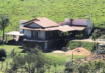 Fazenda de 82 hectares com 03 quartos sendo 01 suíte á venda em oliveira-mg!