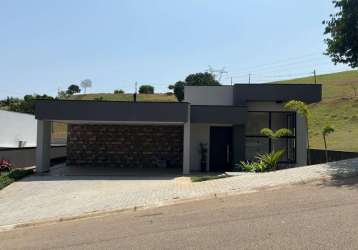 Imóvel de luxo em bragança paulista-sp: casa de 3 quartos, 3 suítes, 2 salas e 2 vagas no condomínio terras de santa cruz.