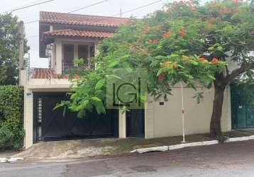 Casa à venda em itu-sp, bairro brasil! 3 quartos, 1 suíte, 3 salas, 2 banheiros, 3 vagas de garagem - 222 m².