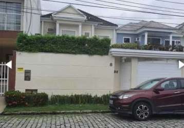 Casa em condomínio fechado com 4 quartos à venda na rua daniel barreto dos santos, vargem pequena, rio de janeiro, 225 m2 por r$ 750.000