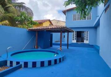 Casa - 2 quartos - 196 m² - piscina privativa - quarto de serviço - 2 vagas de garagem