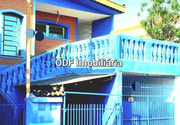 Maravilhosa casa, 3 dorm, suite, 2 vagas, varanda, quintal.