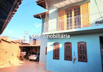 Maravilhoso sobrado 3 dorm, suite, closet, 3 vagas, quintal,