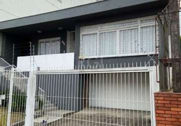 Casa de 3 dormitórios ,com suite, 3 banheiros,2 andares.&lt;br&gt;terreno com 6,60x37,0, localizada no bairro petrópolis..&lt;br&gt;venha conhecer, voce irá gostar.