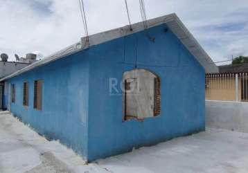 Casa no bairro espirito santo com 7 dormitórios, sendo 1 suíte, lavabo, 2 banheiros sociais,  2 cozinhas, 2 salas, living , jardim de inverno, pátio frente e fundos, churrasqueira. estacionamento para