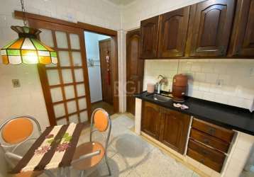 Vende-se apartamento garden, de 2 quartos (dormitórios), living  estendido amplo em dois ambientes, cozinha, churrasqueira, área de serviço independente, banho social. prédio com elevador, porteiro el