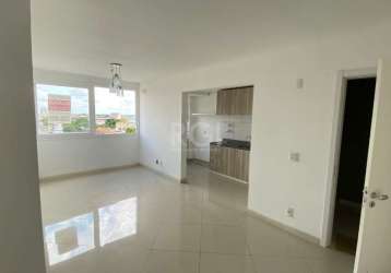 Apartamento 3 dormitórios (1 suíte), vagas de garagem e linda vista.&lt;br&gt;living, cozinha americana com churrasqueira e área de serviço com junker,&lt;br&gt;móveis na cozinha, piso porcelanato e c