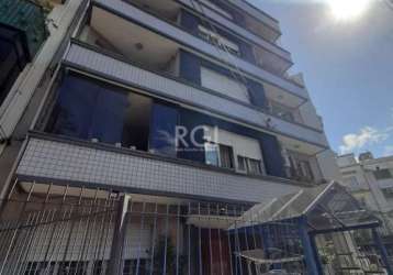 Apartamento de 2 dormitórios com sacada, vista arborizada, banheiro social e auxiliar, living 2 ambientes, cozinha e área de serviço, dependência. condomínio com elevador ,  salão de festas com churra