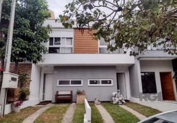 Linda casa nova no loteamento jardins do prado, com 02 suítes, vaga de garagem&lt;br&gt;living amplo, lavabo, cozinha conjugada, , pátio com churrasqueira.&lt;br&gt;piso superior 02 suítes, janelas am