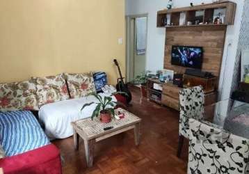 Apartamento 2 dormitórios a venda no bairro petrópolis.&lt;br&gt;apartamento de 2 dormitórios, living 2 ambientes, banheiro social, cozinha, área de serviço, dependência de empregada, piso em parquet 