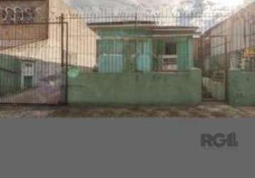 Vendo terreno 10x30 com 02 casas, localizado no bairro rubem berta - porto alegre&lt;br&gt;sendo 01 casa da frente com 03 dormitórios, sala, cozinha e banheiro.&lt;br&gt;casa nos fundos com 01 dormitó