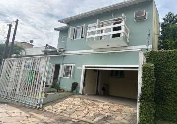 Vende-se casa desocupada, 3 dormitórios com suíte e sacada, 2 banheiros sociais, lavabo, gabinete, sala de estar íntima e 4 ambientes, cozinha americana ampla, pátio amplo com casa anexa nos fundos..&