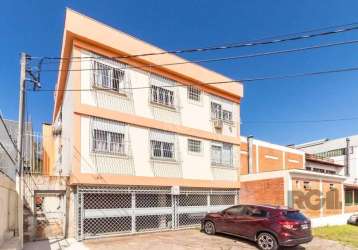 Apartamento localizado no bairro bom jesus, com 85 m² no 3º andar. imóvel com 3 dormitórios, sala de estar/jantar, cozinha, banheiro social, área de serviço. imóvel com posição solar privilegiada. vag