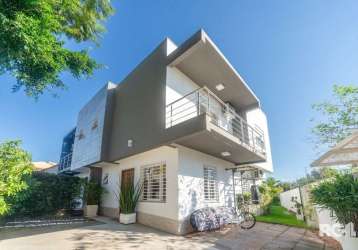 Allwin imóveis vende excelente casa de esquina, totalmente mobiliada ( porteira fechada), com 176,47 m² privativos, moderna, ensolarada e com pátio, no bairro espírito santo ( bahamas).&lt;br&gt;&lt;b