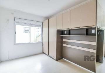 Este encantador apartamento de 37,65 m² é um oásis de conforto e praticidade, perfeitamente projetado para atender às necessidades de uma pessoa ou casal sem filhos. ao entrar, você é imediatamente re