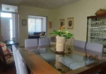 Linda casa na vila ipiranga!&lt;br&gt;&lt;br&gt;aproveite esta incrível casa de 235 m² com 4 quartos, 2 suítes e 4 banheiros. desfrute de momentos inesquecíveis no salão de festas e na churrasqueira, 