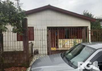 Imóvel á venda no bairro lami | casa principal com 2 dormitórios, sala e cozinha integrada, banheiro, sala de estar, e área com fogão campeiro. a segunda casa com aproximadamente 60m², conta com 1 dor