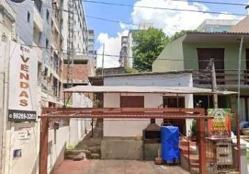 Casa a venda no bairro auxiliadora, com terreno medindo 6,60m² de frente e 66,00m² de fundos, com 435,60m² de área total.&lt;br&gt;&lt;br&gt;localizado próximo a rua 24 de outubro, a coronel bordini e