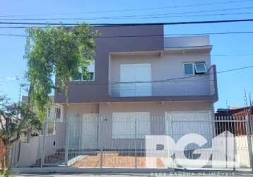 3 dormitórios sendo 1 suite com closet, terraço nos fundos e amplo sacadão na frente. cozinha em conceito aberto integrada a sala de jantar, living amplo com lareira, banheiro social, lavabo, varanda 