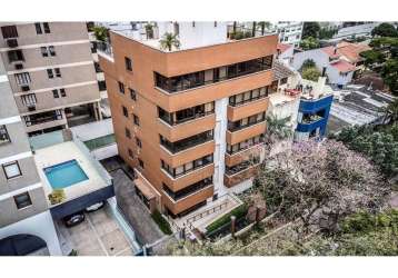 Excelente cobertura triplex 444,30 m² de área privativa, bairro tristeza - vista panorâmica e 4 vagas de garagem individuais. 1º pavimento: 3 dormitórios, sendo 1 suíte master com closet, piso aquecid