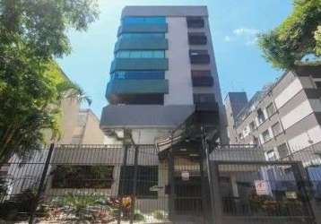 Ótimo e amplo apartamento no bairro petrópolis, desocupado, semi mobiliado, com 76m² privativos, de 2 dormitórios e vaga. possui living amplo para 3 ambientes com sacada integrada e churrasqueira, 2 d