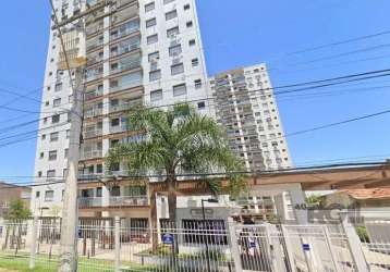 Vende-se excelente apartamento semi-mobiliado, com 81m² e 3 dormitórios, sendo 1 deles suíte. o imóvel possui churrasqueira, sol da manhã e 2 vagas de garagem. o prédio ainda conta com portaria 24h, 2