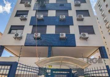 Apartamento 2 dormitórios, sendo 1 suíte, living amplo com churrasqueira, apartamento com privacidade, espaço home office, cozinha e área de serviço separada, semi-mobiliado, vaga dupla, próximo ao su