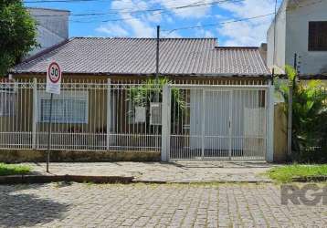 Casa 3 dormitórios 155,05 m² - living 3 ambientes, 3 amplos dormitórios, banheiro social com ventilação direta , bancada e  box  de vidro temperado, cozinha ampla com churrasqueira, área de serviço , 