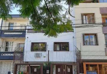 Ótima casa com 4 quartos e uma dependência, 3 banheiros, 1 lavabo, 3 pavimentos com 2 sacadas, uma de frente e outra aos fundos da casa.. um dos quartos que fica na área da churrasqueira está sendo us