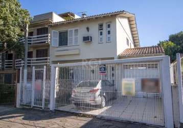 Casa estilo sobrado com 3(três) dormitórios e 4(quatro ) vagas de estacionamento, semi mobiliado no bairro cristo redentor na cidade de porto alegre.&lt;br&gt;ampla casa, estilo sobrado, com 139m² de 