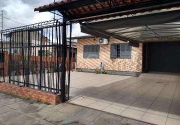 Vende duas casas em um terreno 10 x 30 escriturado&lt;br&gt;impostos em dia, sendo a casa da frente(120m2) de três dormitórios, ampla cozinha,sala e banheiro, mais uma casa nos fundos(70m2) com um dor