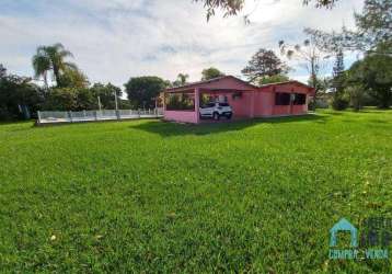 Linda casa em condomínio fechado em meio a natureza!