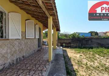 Casa aconchegante com amplo quintal - 2 quartos e varanda