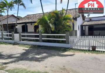 Linda casa colonial à venda no balneário, aceita financiamento bancário!