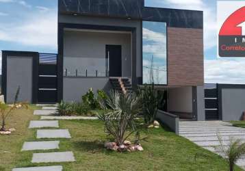 Casa alto padrão em condomínio com vista lagoa