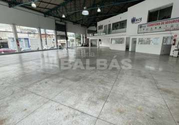 Prédio comercial de esquina - 600 m² a.c