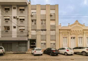 Apartamento térreo com 4 dormitórios, pátio e 108m² - centro pelotas/rs