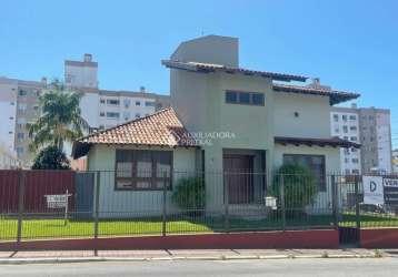 Casa com 4 quartos à venda na rua benjamin gerlach, 1458, fazenda santo antônio, são josé, 595 m2 por r$ 2.300.000