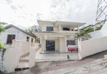 Casa com 6 quartos à venda na 13 de maio, 73, josé mendes, florianópolis, 234 m2 por r$ 900.000