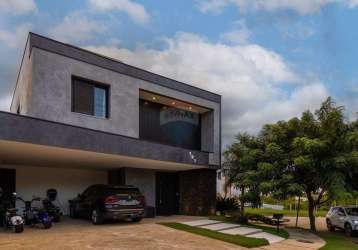 Casa à venda condomínio giverny, 303 m² terreno, 252 m² construída, 4 suítes sendo 1 no térreo, 4 vagas, 6 banheiros e piscina.