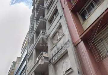 Amplo apartamento de 03 dormitório com são 101,64 m² privativos. dependência de empregada. apartamento de frente com sacada, vista para o rio guaíba. &lt;br&gt;o condomínio oferece portaria em  horári