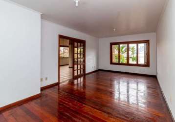 Apartamento localizado no bairro jardim planalto, com 152m² no 2º andar. imóvel com 03 dormitórios, sendo 1 suite,  sala de estar/jantar, amplo espaço gourmet de 38m² com churrasqueira , cozinha, banh