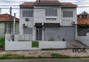 Casa de 5 dormitorios a venda no bairro cristo redentor.&lt;br&gt;casa residencial com 5 dormitórios, sendo 1 suite no bairro cristo redentor.&lt;br&gt;imovel com 300m² de área privativa, de frente, p