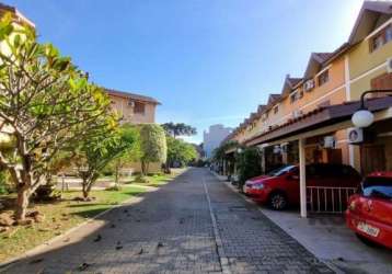 Ótima casa em condomínio fechado, com 100 m² de área construída, 1 vaga de garagem.&lt;br&gt; &lt;br&gt;sobrado de 2 dormitórios podendo reverter em 3, living, cozinha, área de serviço, pátio, banho s