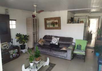 Casa com 3 dormitórios sendo 2 suítes, com 1 closet, living aberto com linda vista e lareira, cozinha, lavanderia e espaço gourmet com churrasqueira e fogão a lenha.&lt;br&gt;na parte inferior mais um