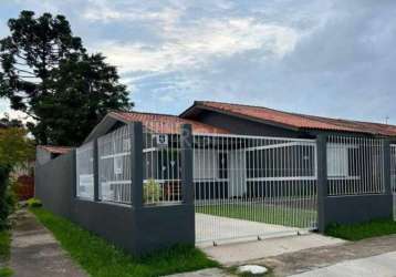 Casa de esquina no bairro hípica, loteamento moradas do sul, com 4 dormitórios, amplo living, cozinha, banheiro social com ventilação natural, porcelanato e gesso, e 4 vagas de garagem, totalmente fec