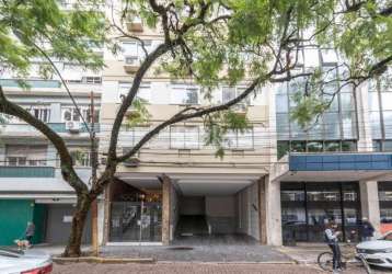 Centro histórico - rua coronel genuíno - excelente localização&lt;br&gt;amplo apartamento bem loclizado de 3 dormitórios, transformado em dois dormitórios com suíte, espaços amplos e bem distribuídos 